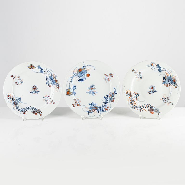 A set of six Chinese export porcelain imari plates, Qing dynasty, 18th century.
