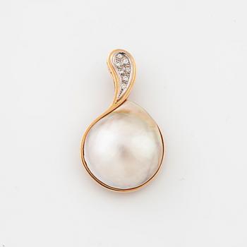 A mabe pearl and brilliant cut diamond pendant made in Ängelholm 1991.