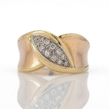 Ring, 18k gold with brilliant-cut diamonds.