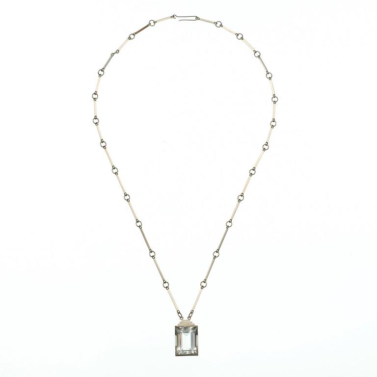 A Wiwen Nilsson sterling and rock crystal pendant and chain, Lund 1943.