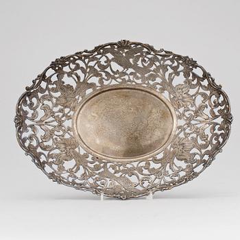 SKÅL, silver, Nederländerna, omkring sekelskiftet 1900. Vikt ca 688 gram.