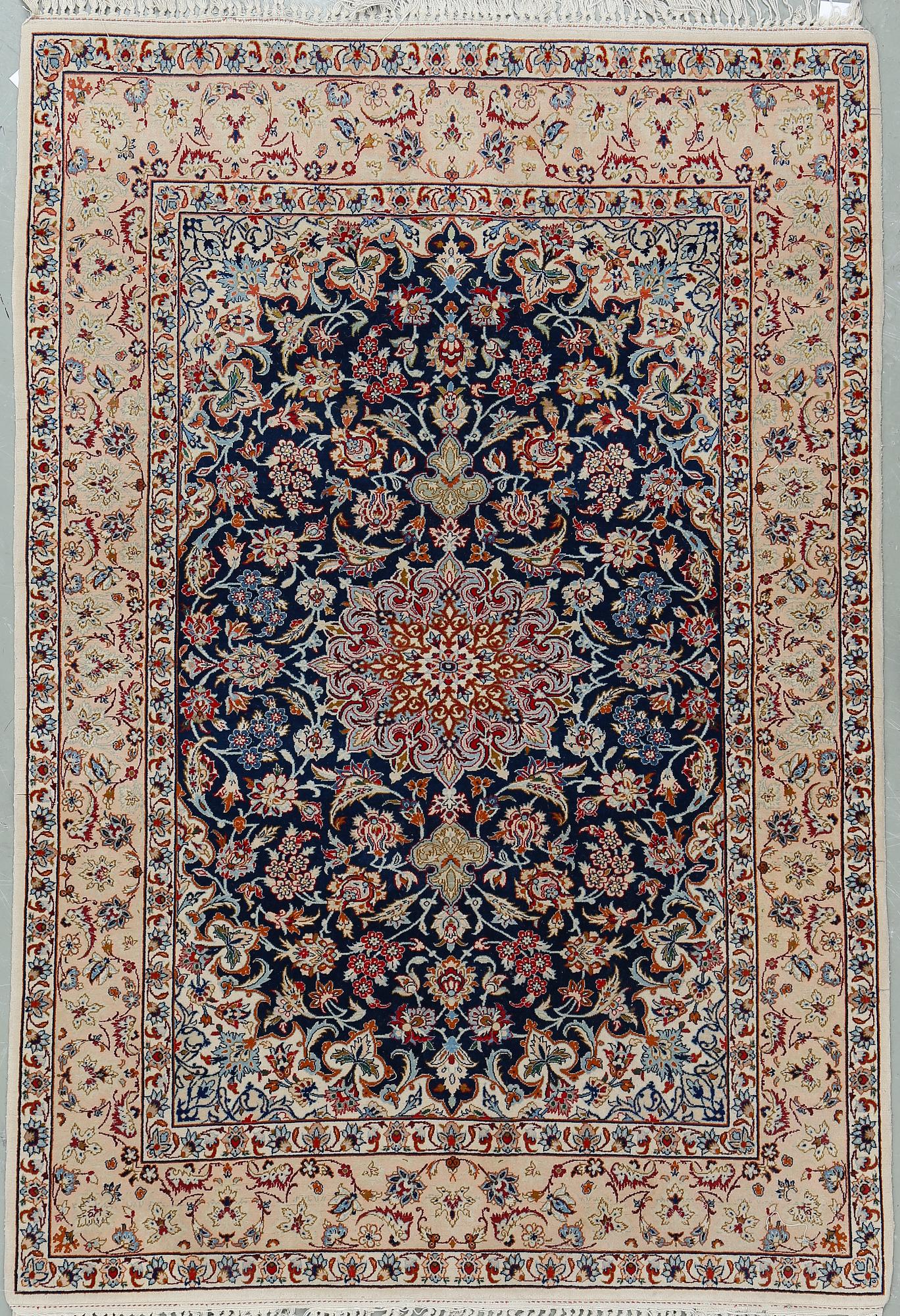 MATTA, old Isfahan. Ca 157,5 x 107,5 cm.