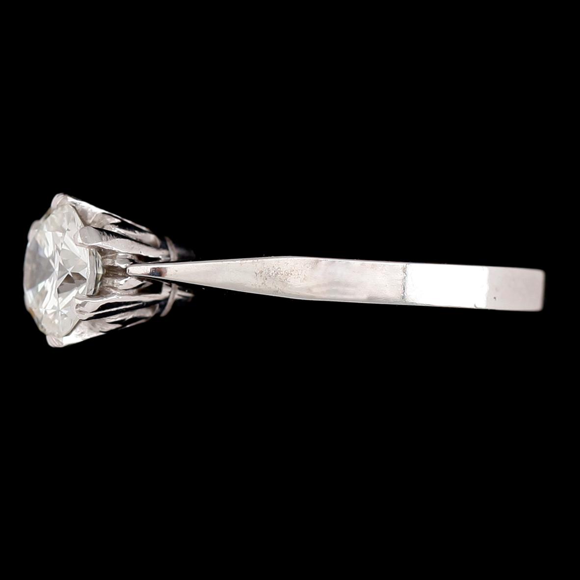 RING, 18 k vitguld, solitär briljantslipad diamant ca 1.13 ct.