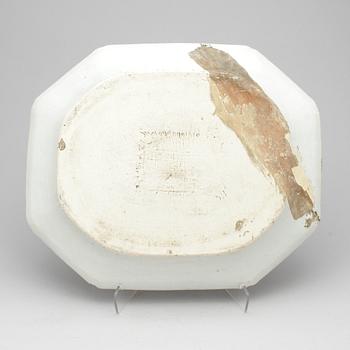 STEKFAT, 2 st, porslin. Qing dynastin, Qianlong (1735-96).