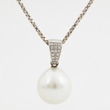 Pendant and earrings, cultured South sea pearls, small brilliant-cut diamonds, with white gold chain.