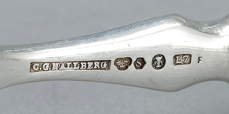 FISKBESTICK, 24 delar, silver och pälemor, CG Hallberg, bland annat 1906.