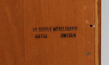 VITRINSKÅP, Seffle Möbelfabrik, 1900-talets mitt.