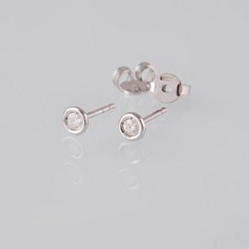 ÖRHÄNGEN, 18K vitguld med briljantslipade diamanter ca 0.19 ct. Vikt 1,4 gram.