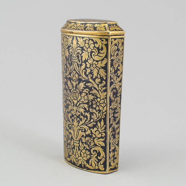 ETUI, förgyllt silver, sannolikt Turkiet, 1800-talets första hälft.