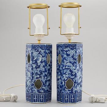 A pair of lanterns/mounted as lamps, late Qingdynasty, circa 1900.