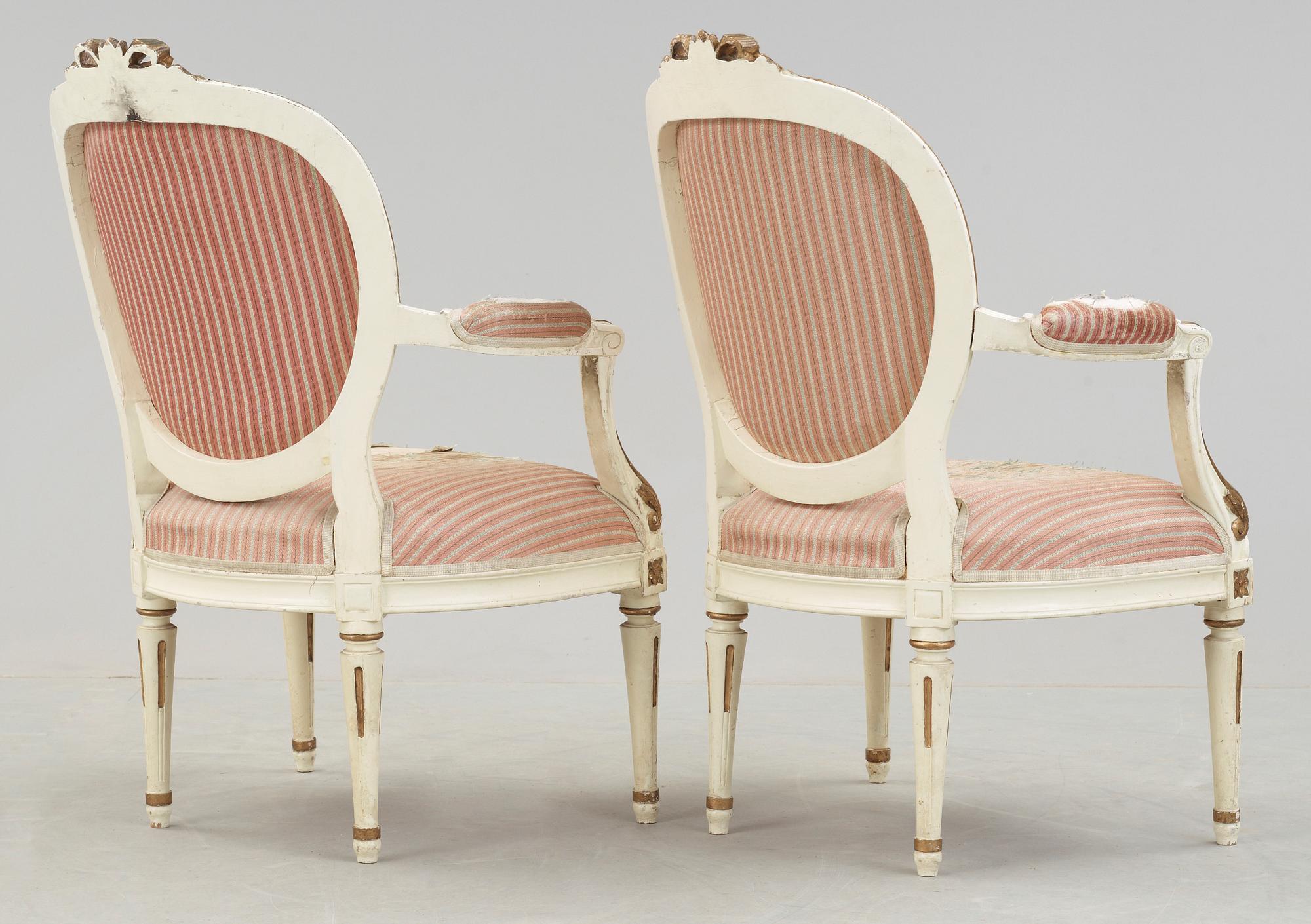 KARMSTOLAR, ett par, gustaviansk stil, 1900-talets första hälft.