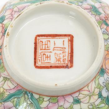 Skålar, två stycken samt skålfat, porslin, Kina, 1900-tal.