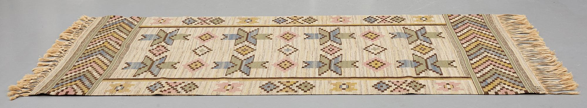 MÄRTA MÅÅS-FJETTERSTRÖM, MATTO, "Vit botten", flat weave, ca 252 x 154 cm, signed MMF.
