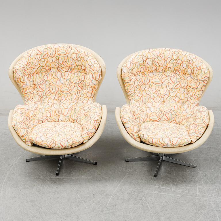 Lennart Bender, a pair of 'Partner' 1970's easychairs.