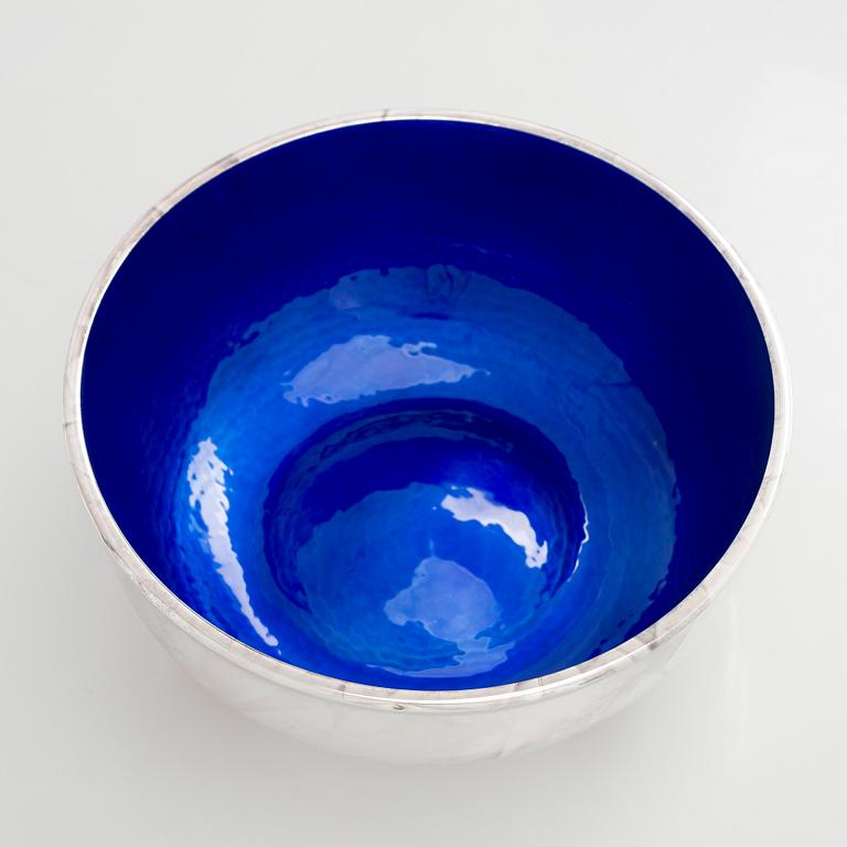 A. Tillander, malja, sterlinghopeaa ja emalia. Turku 2005.