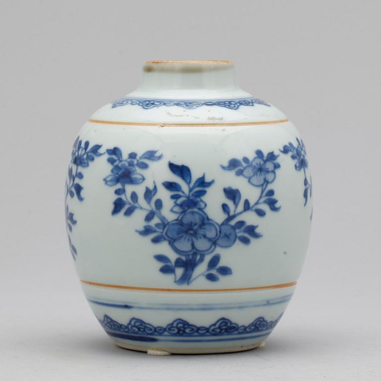 URNA, porslin, Kina, Kangxi, (1662-1722).