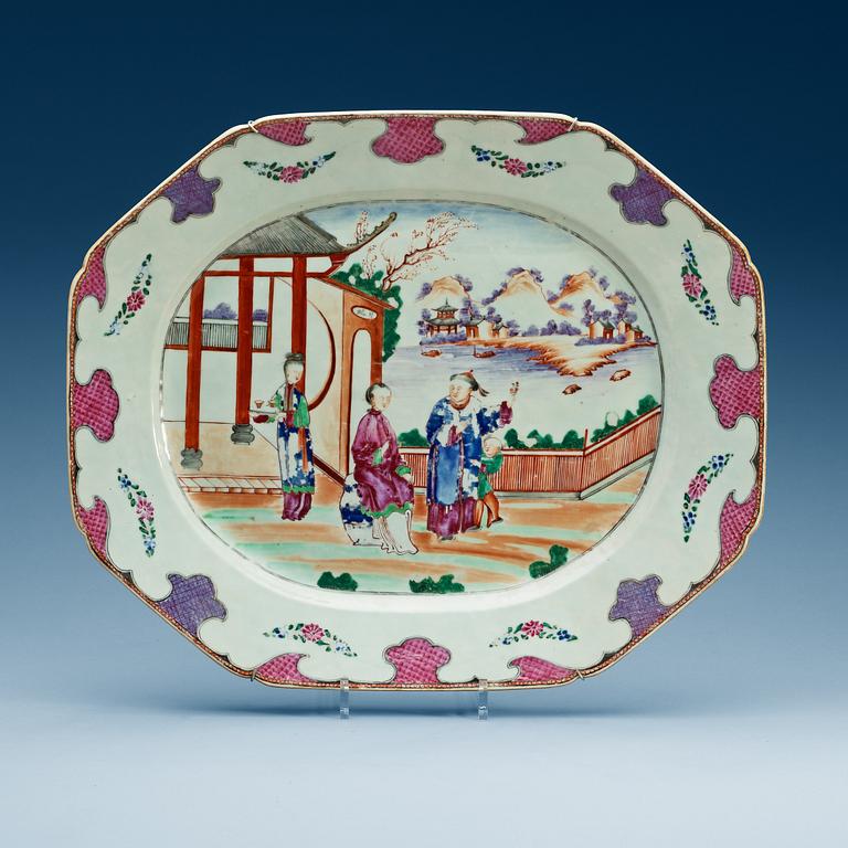 A famille rose serving dish, Qing dynasty, Qianlong (1736-95).