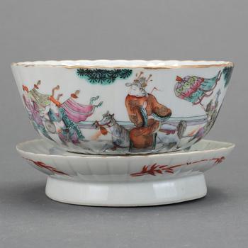 SKÅL PÅ SOCKEL, porslin, 1800-talets slut/1900-talets början.