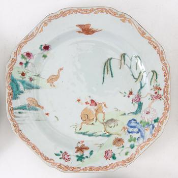 Plates 8 pcs and a serving dish similar China 18th century porcelain.