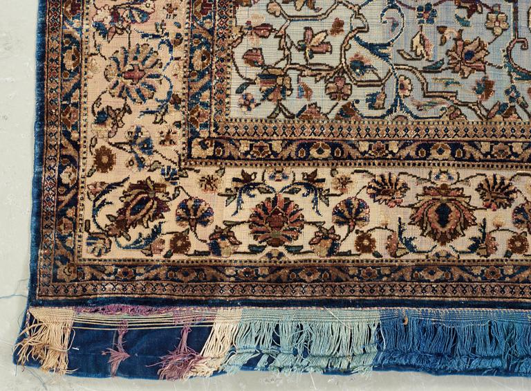 SEMI-ANTIQUE SILK KASHAN SOUF (in relief). 197,5 x 132 cm.