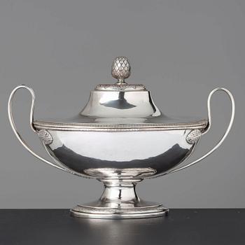 An English 19th Century silver plated tureen and cover.