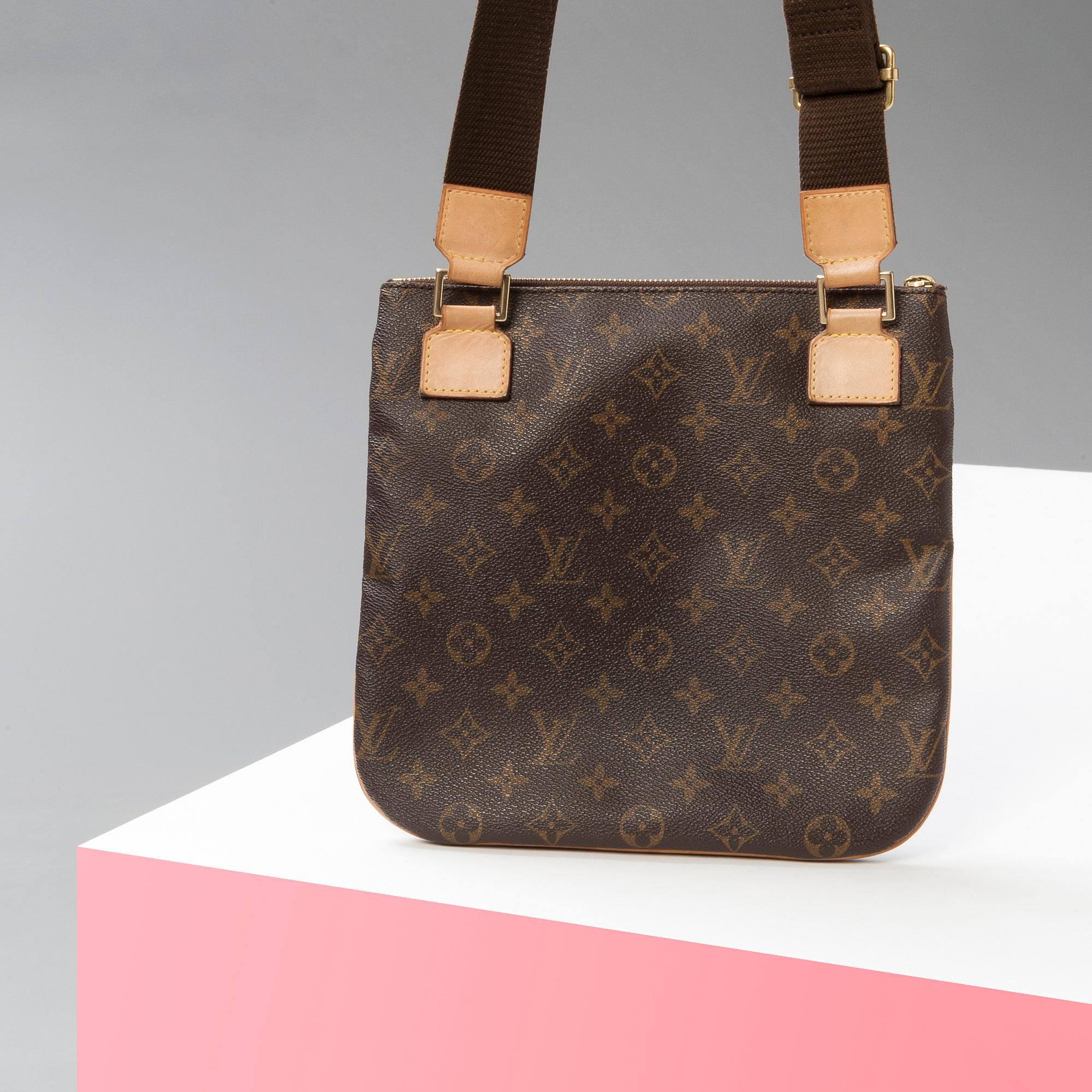 VÄSKA, Louis Vuitton, "Pochette Messenger Bag".
