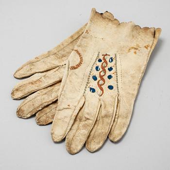 A bonnet and two pair of gloves from the second half of the 19th century.