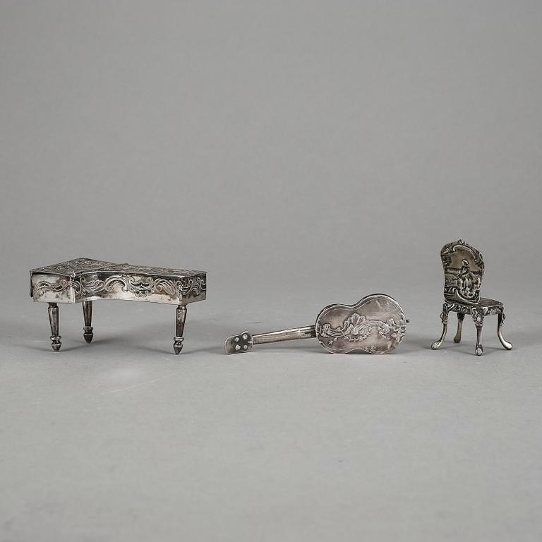 PARTI SILVER, 3 st, möjligen bland annat Frankrike, 1800-och 1900-tal. Vikt ca 110 g.