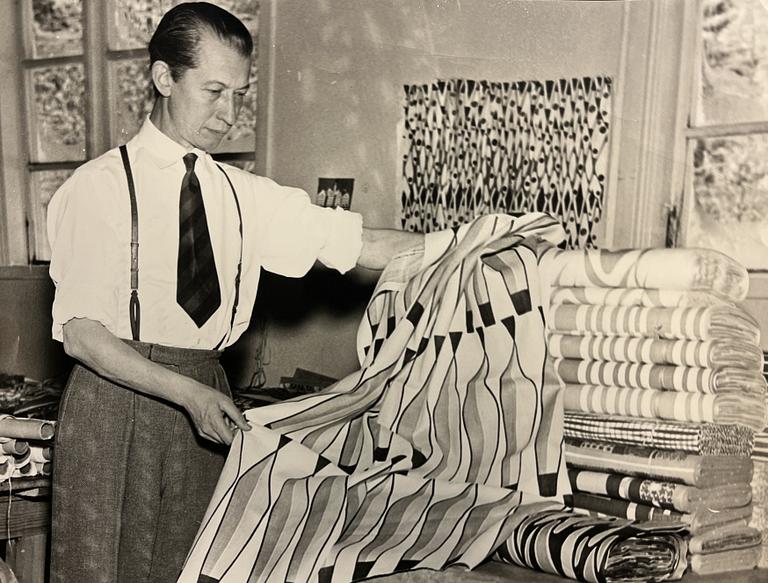 Michael Schilkin, skulptur, stengods, vilande kvinna, Arabia, Finland, 1940-tal.