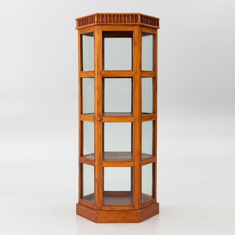 Display cabinet, 20th century.