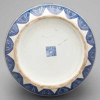 URNA, porslin, Kina, troligen 1900-talets första hälft.