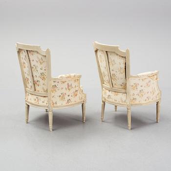 Fåtöljer, två stycken snarlika, Directoire-stil, 1700-talets slut samt 1800-tal, Frankrike.