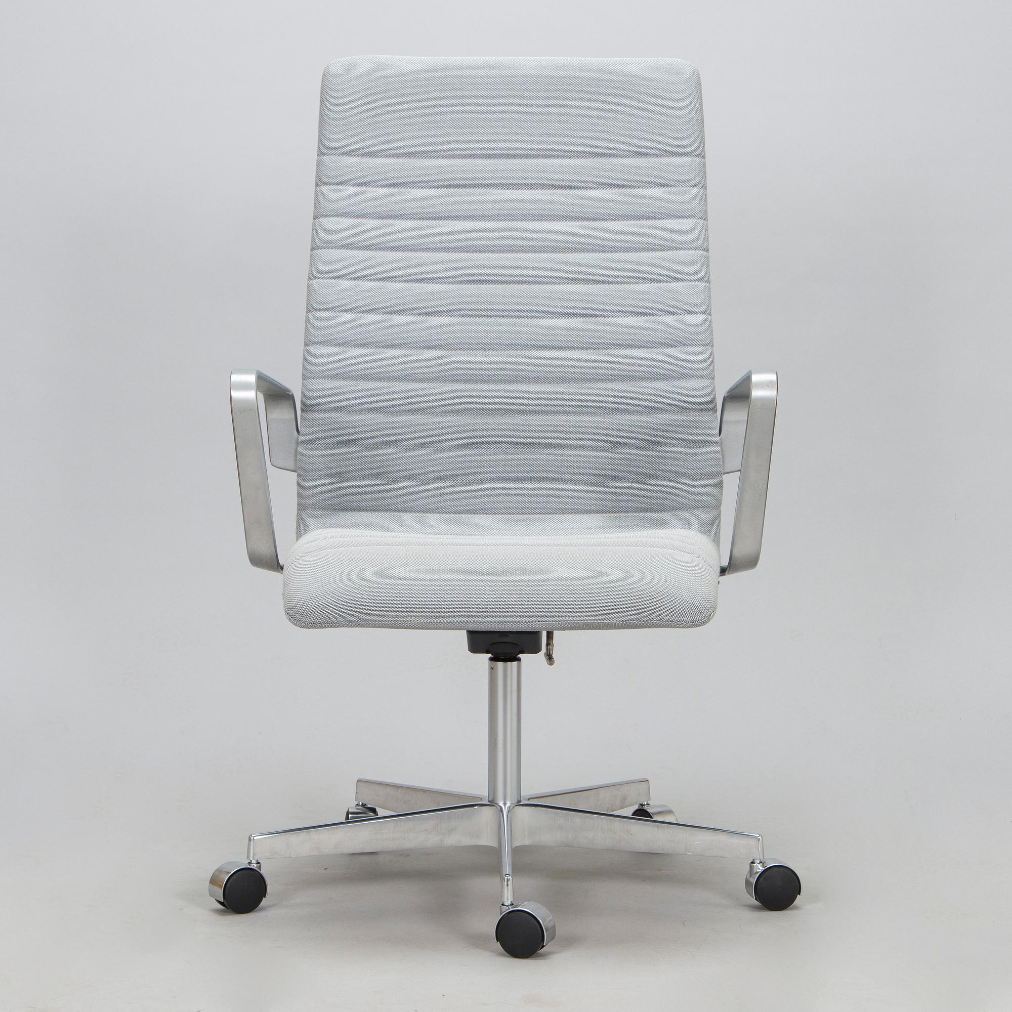 Arne Jacobsen, A 21st century "Oxford Premium" office chair for Fritz Hansen, Denmark.