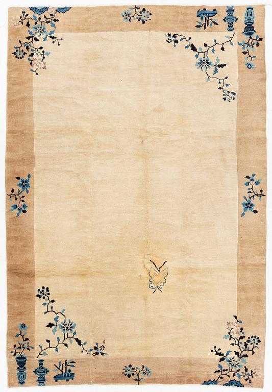 Matta, semiantik Kina, ca 267 x 185 cm.