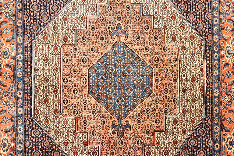 Matta, Antik Senneh, ca 221 x 170 cm.
