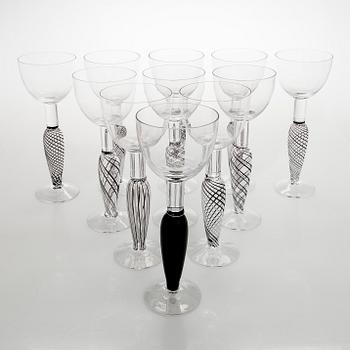 Brita Flander, Glas på fot, 11 st, ur serierna "Naiset" och "Veljekset" för Marimekko, JL-Lasi, Riihimäki 1990-2000-tal.