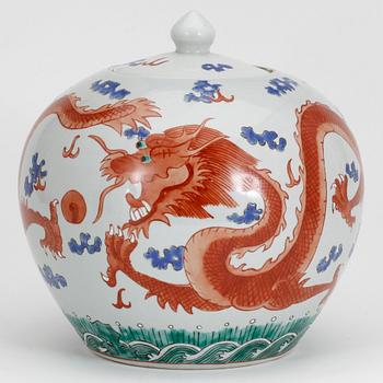 LOCKURNA, porslin, Kina, 1900-tal.