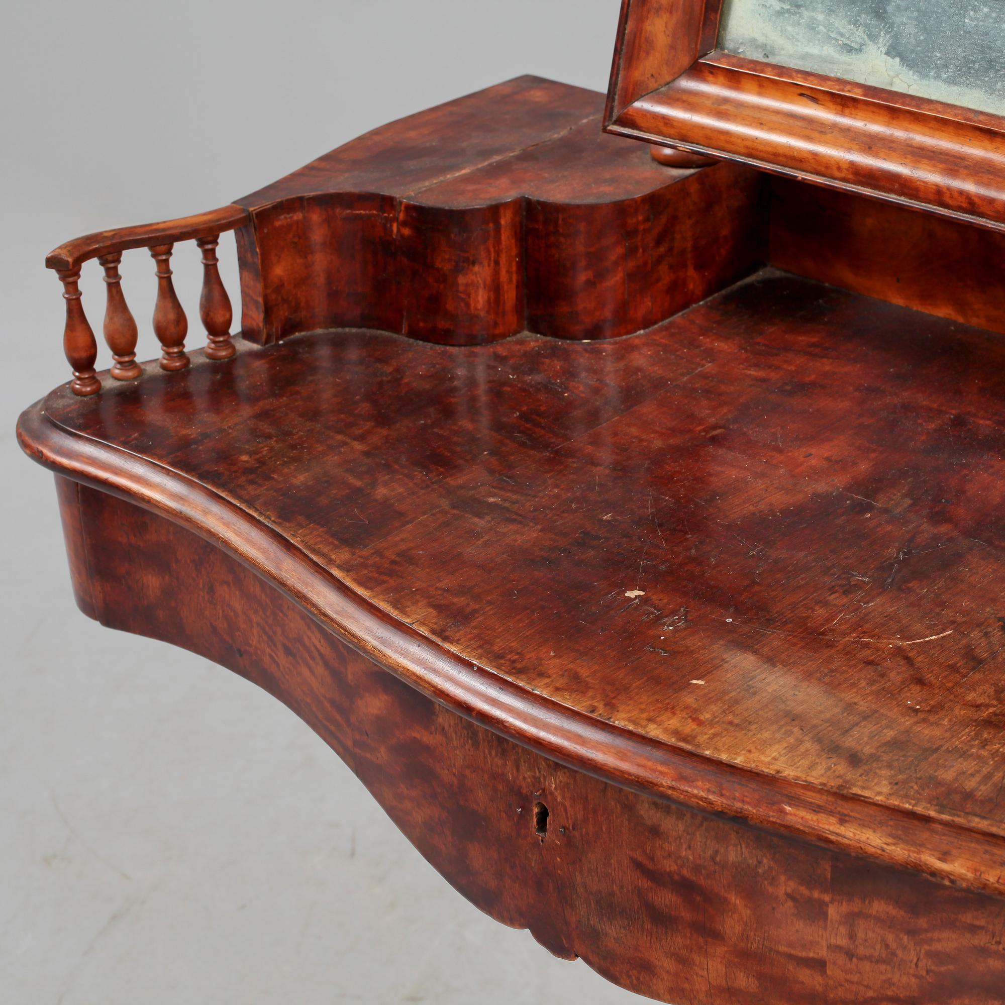 SPEGELBORD, nyrokoko, 1800-talets slut.