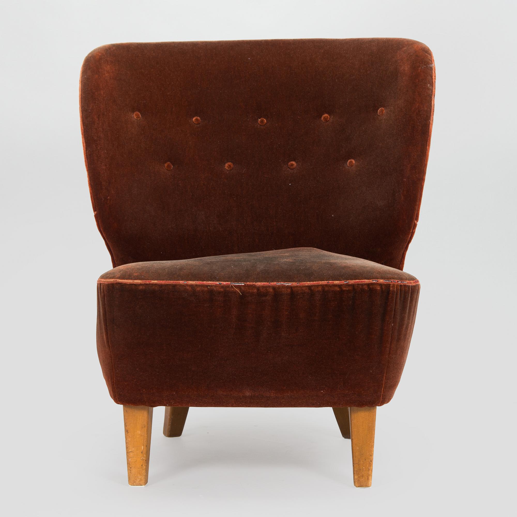 A mid-20th century armchair.
