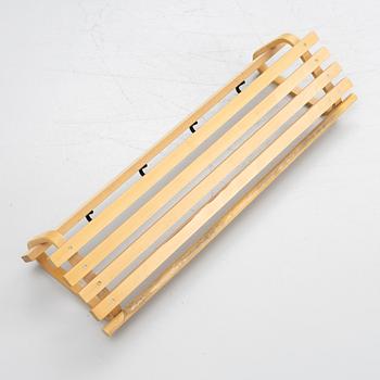 Alvar Aalto, hatthylla, modell 109, Artek, Finland, 1900-talets andra hälft.