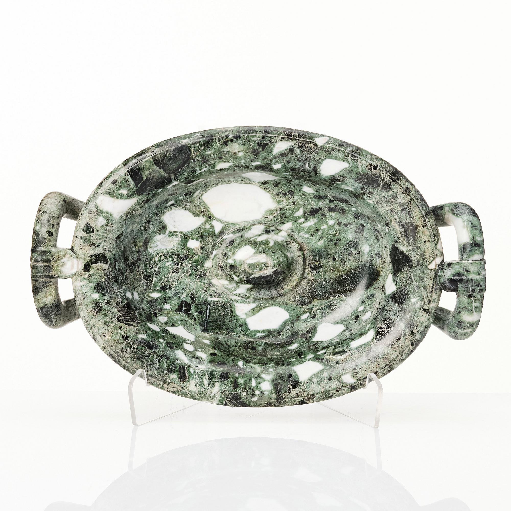 A presumably Italian marble and onyx tazza, around year 1900.