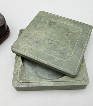 TUSCHSTENAR, 2 st samt STÄMPEL, sannolikt Kina, 1900-tal.