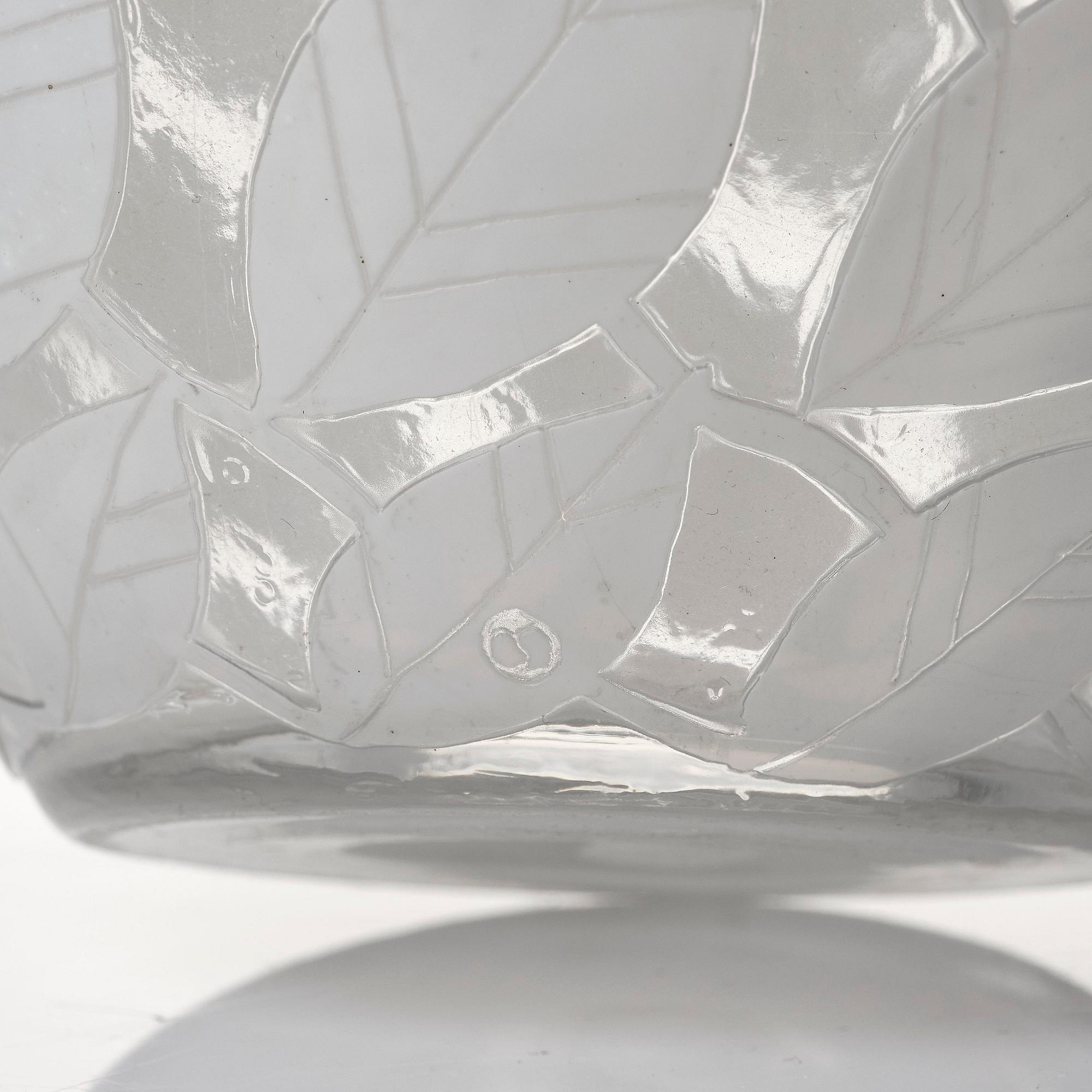 Sven Erik Skawonius, a cameo glass vase, Kosta, Sweden, 1940s, model 182.