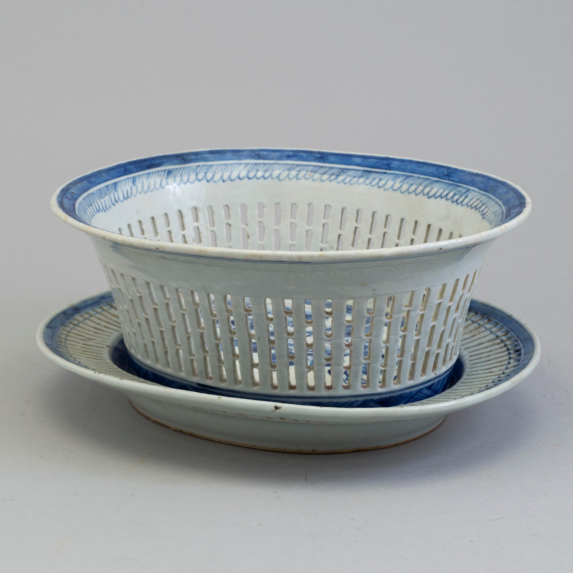 GALLERKORG med FAT, kompaniporslin. Qingdynastin, Jiaqing (1796-1820).