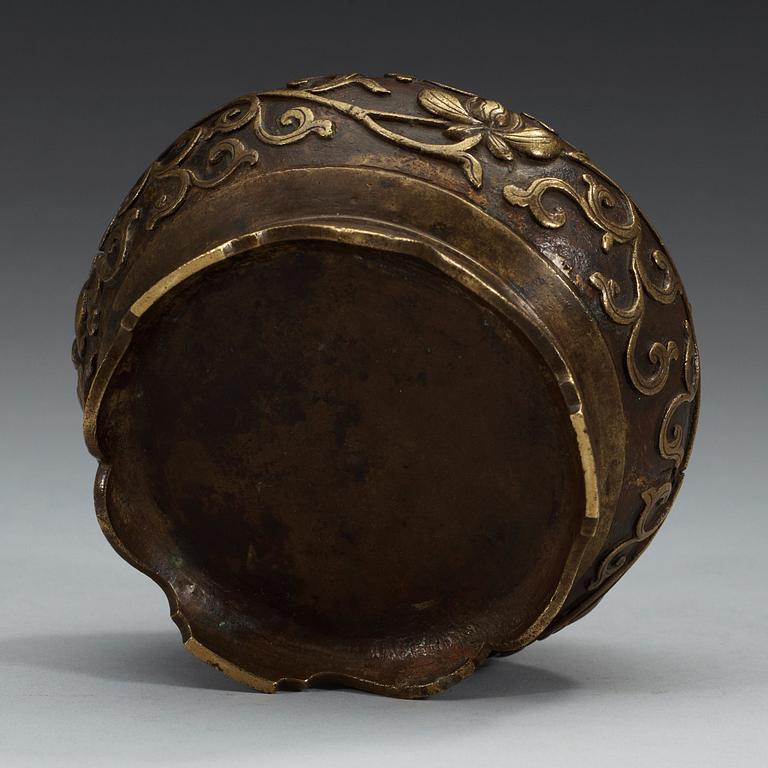 RÖKELSEKAR, brons. Qing dynastin, 1800-tal.