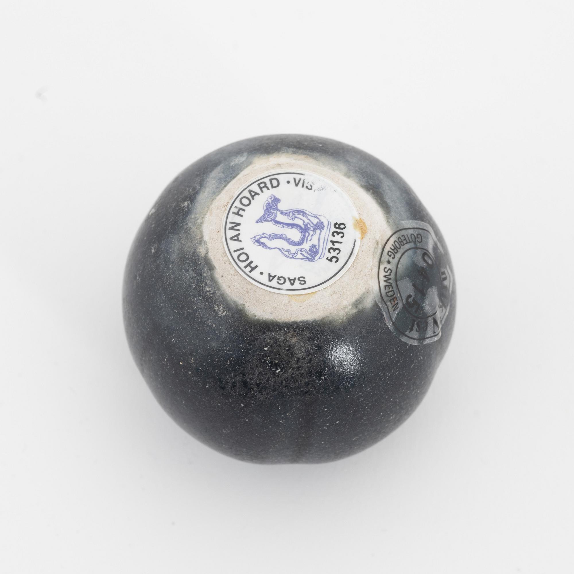A Vietnamese small ceramic vase, 15th/16th century, "Hoi An".