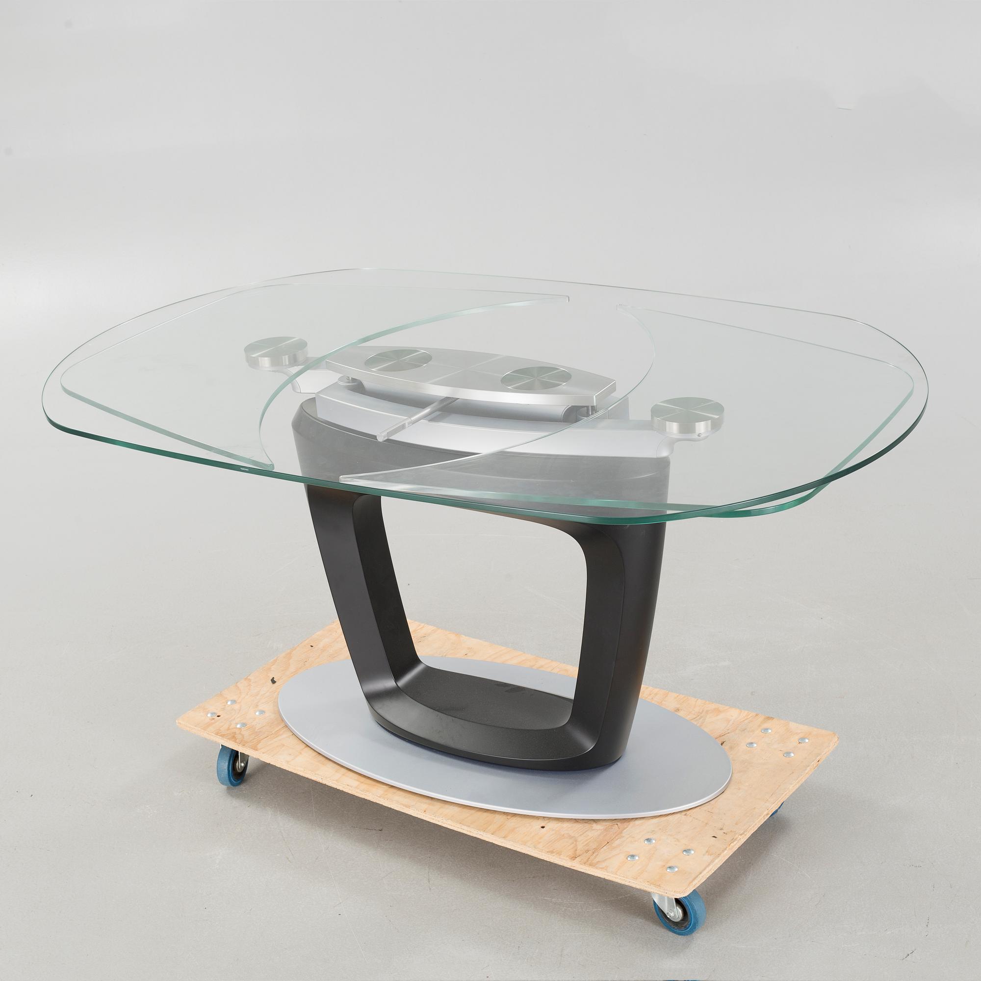 A 21st century "Orbital" dinner table by Pininfarina for Calligaris.