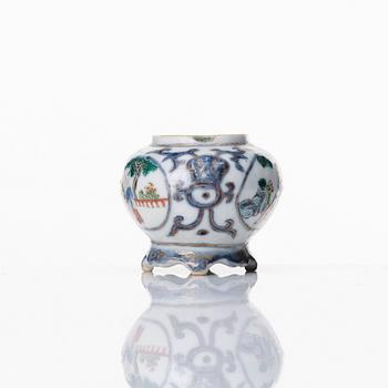 A Chinese miniature famille rose brush pot, Qing dynasty, 19th Century with seal mark in red.