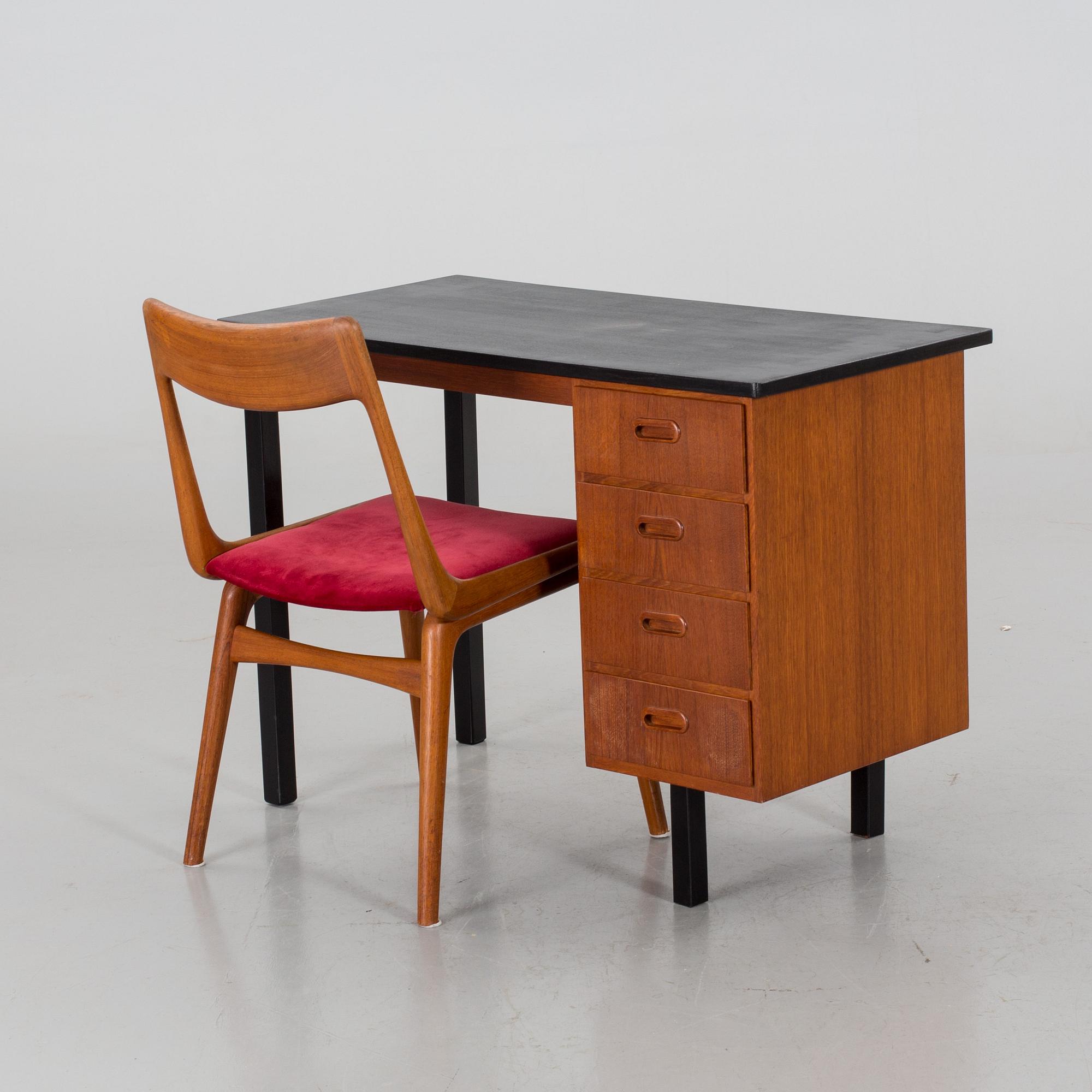 STOL Design Alfred Christensen för Slagelse mobelvaerk, Danmark, modell 370, etikettmärkt, teak samt skrivbord 1960-tal.