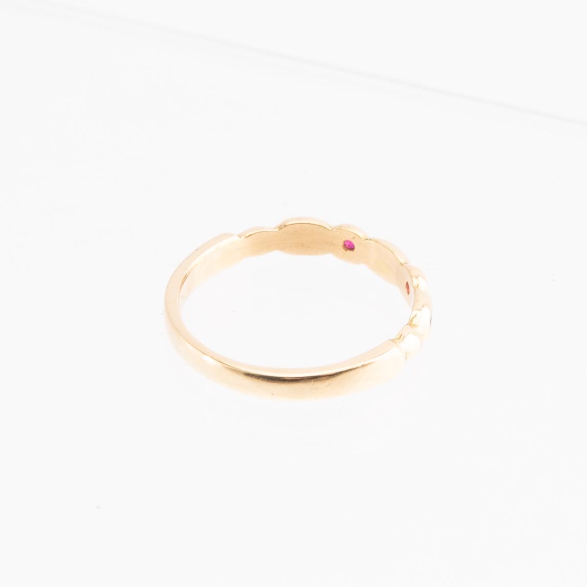 Ring, 18k gold with rubies and glass enamel, Molins Gold & Silver AB, Kalmar, 2025.